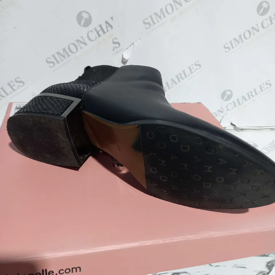 PAIR OF MODA IN PELLE LILITH ANKLE BOOTS BLACK LEATHER SIZE 6