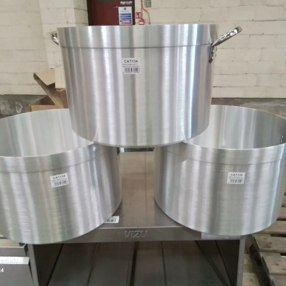 LOT CONTAINING 3 BOXED LARGE STAINLESS STEEL PARDINI CASSEROLE POTS (LIDS NOT INCLUDED)