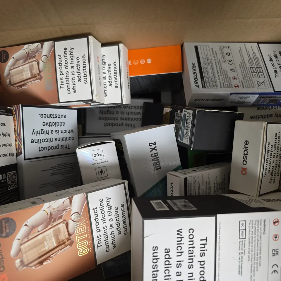 BOX OF APPROXIMATELY 25 ASSORTED E-CIGARETTE AND VAPING PRODUCTS TO INCLUDE VOOPOO, ASPIRE, ETC - COLLECTION ONLY