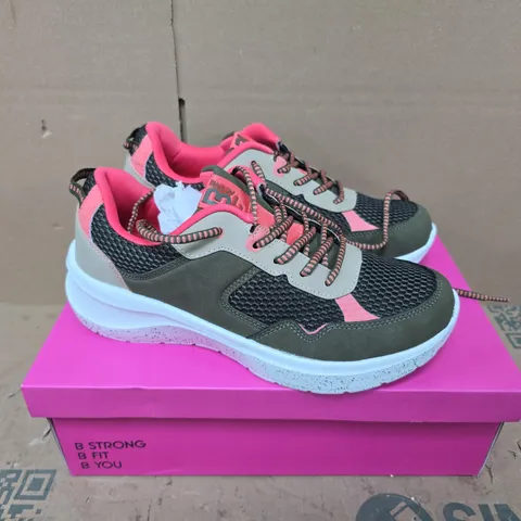 BOXED PAIR OF B ACTIVE LADIES OWN LABEL TRAINERS IN DARK GREEN/PINK - SIZE 7