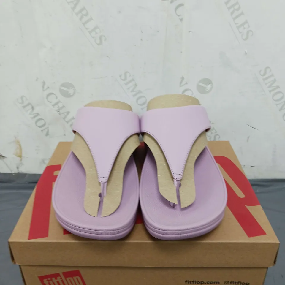 BOXED PAIR OF FITFLOP LULU LEATHER TOEPOST SHOES SIZE 4.5