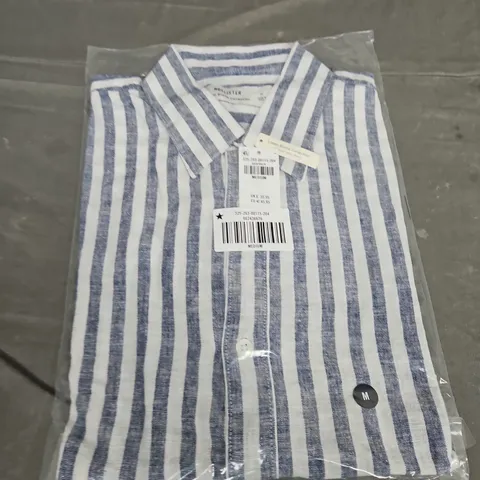 BAGGED HOLLISTER STRIPE BUTTON SHIRT - SIZE M
