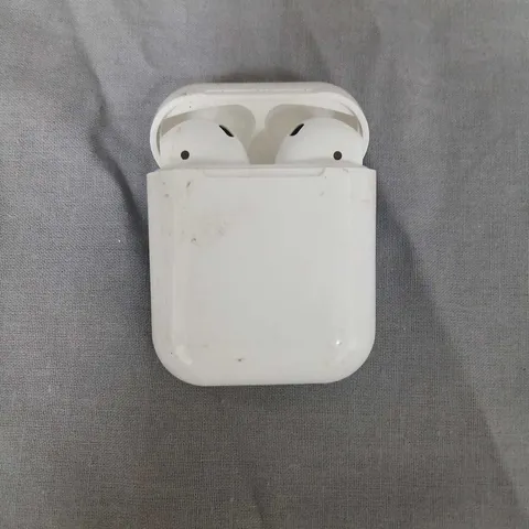 WIRELESS EARBUDS WITH CHARGING CASE 