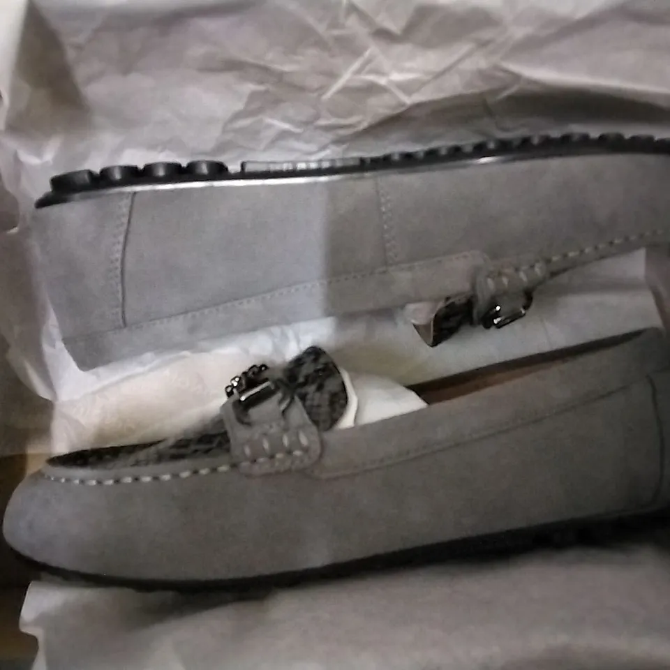 3 SHOE BOXES OF VIONIC SHOES INCLUDING ROSE JOJO OMBRE TRAINERS SIZE 4, HONORS DAYNA GREY LOAFERS SIZE 6, VERA GREIGE ANKLE BOOTS SIZE 3
