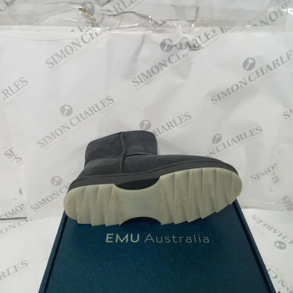 EMU AUSTRALIA SHARKY MINI BOOTS - GREY , SIZE 7