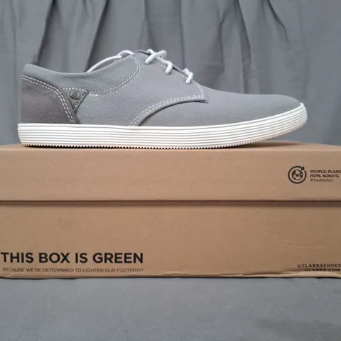 BOXED PAIR OF CLARKS SHARKFORD WALK SHOES IN GREY UK SIZE 11