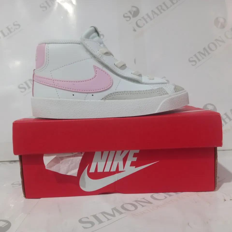 BOXED PAIR OF NIKE BLAZER MID '77 KIDS SHOES IN WHITE/PINK UK SIZE 9.5