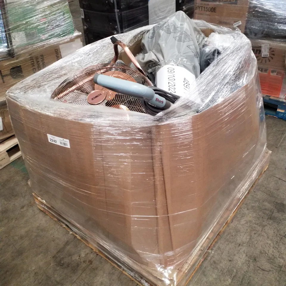 PALLET OF APPROXIMATELY 21 UNPROCESSED RAW RETURN HOUSEHOLD AND ELECTRICAL GOODS TO INCLUDE;