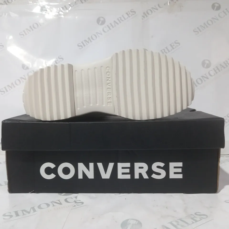 BOXED PAIR OF CONVERSE RUN STAR HIKE HI-TOP SHOES IN CLAY UK SIZE 6