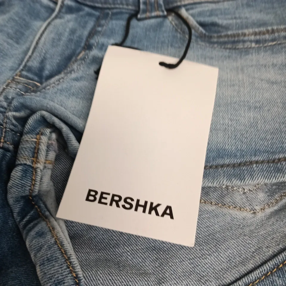 BERSHKA WOMEN'S LIGHT-WASH DENIM SHORTS – EU36 (UK8)