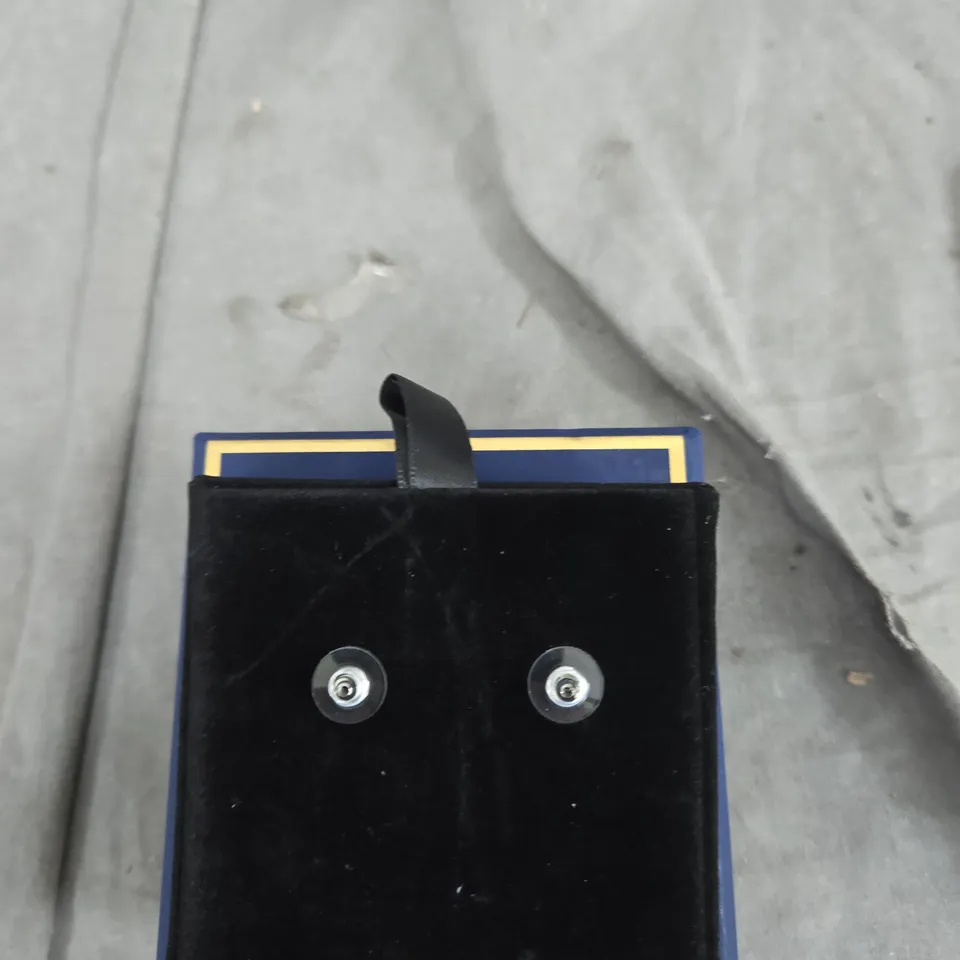 BUTLER & WILSON CRYSTAL FLOWER STUD EARRINGS – BOXED