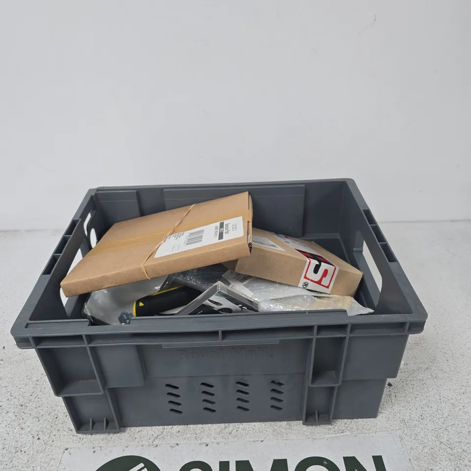 APPROXIMATELY 20 ASSORTED ITEMS INCLUDING ARADA GASKET VFS212, A HEADLIGHT RESTORATION KIT AND STANLEY STRAIGHT CUT AVIATION SNIPS