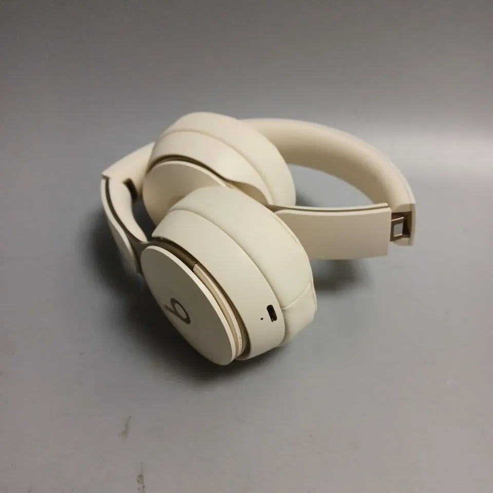 BEATS SOLO PRO WIRELESS OVER EAR HEADPHONES IN WHITE