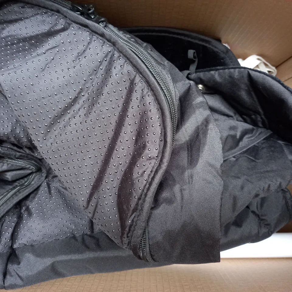 BOX OF APPROXIMATELY 5 ASSORTED HOUSEHOLD ITEMS TO INCLUDE CUSHION, SMALL ROLL OF WALLPAPER, ETC