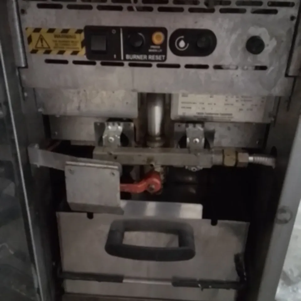 FALCON DOMINATOR FREE STANDING PROPANE GAS FILTRATION FRYER G3840F