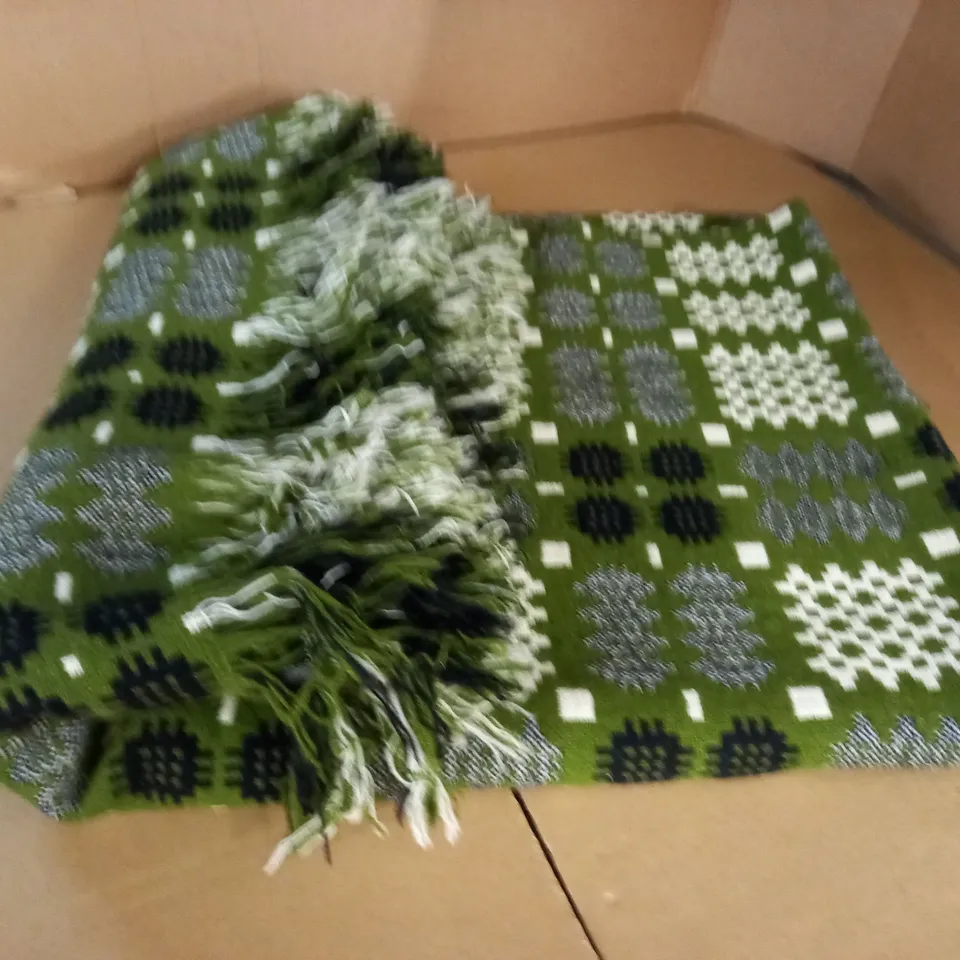 GREEN PATTERENED THROW SIZE UNSPECIFIED