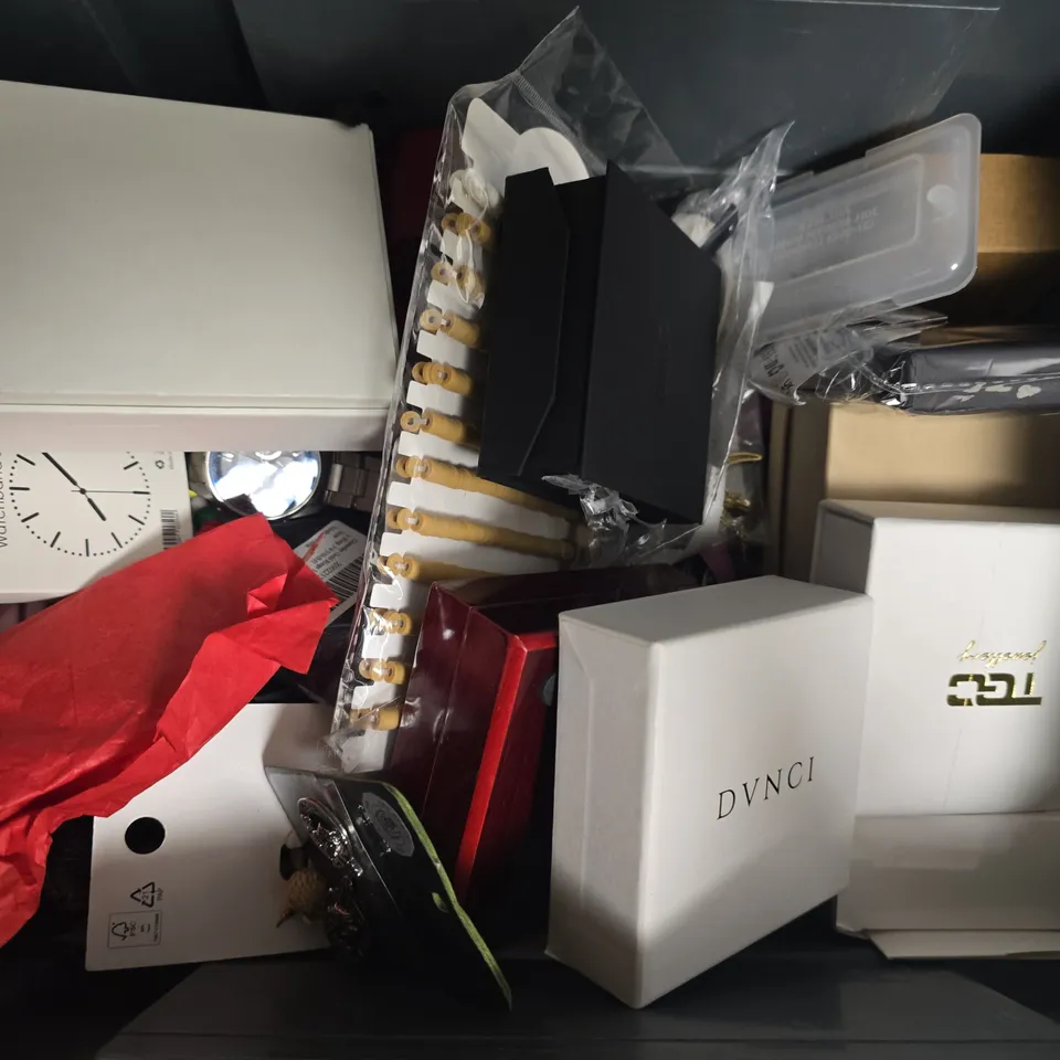 APPROXIMATELY 20 ASSORTED JEWELLERY ITEMS TO INCLUDE BARLETT BRACELET, MONICA VINADER NECKLACE, SMART WATCH, ETC