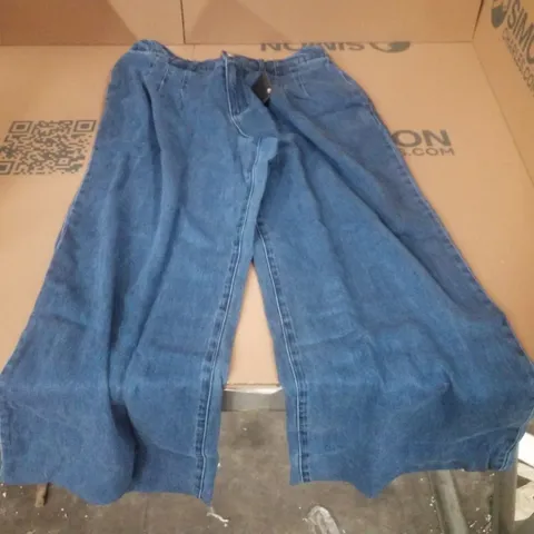 BOX CONTAINING APPROXIMATELY 13 BRAND NEW SIMPLY BE MID BLUE WIDE LEG TROUSERS - SIZE 16R