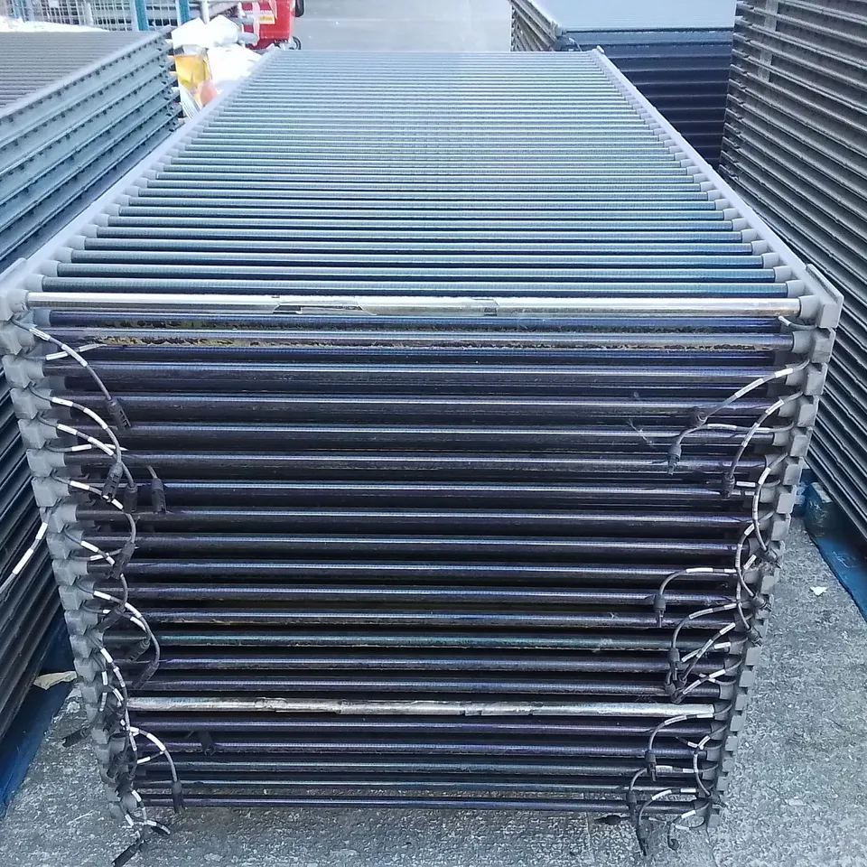 PALLET CONTAINING A LARGE QUANTITY OF UNTESTED SOLYNDRA 200W SOLAR PANELS