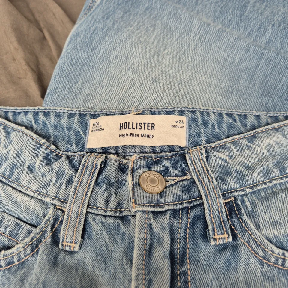 HOLLISTER HIGH-RISE BAGGY JEANS – LIGHT WASH, W24 REGULAR