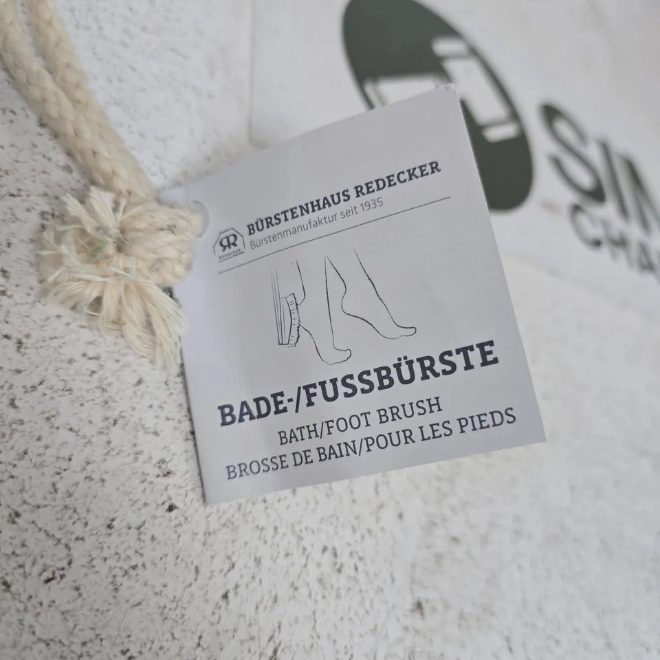 BÜRSTENHAUS REDECKER BATH/FOOT BRUSH – WOODEN HANDLE