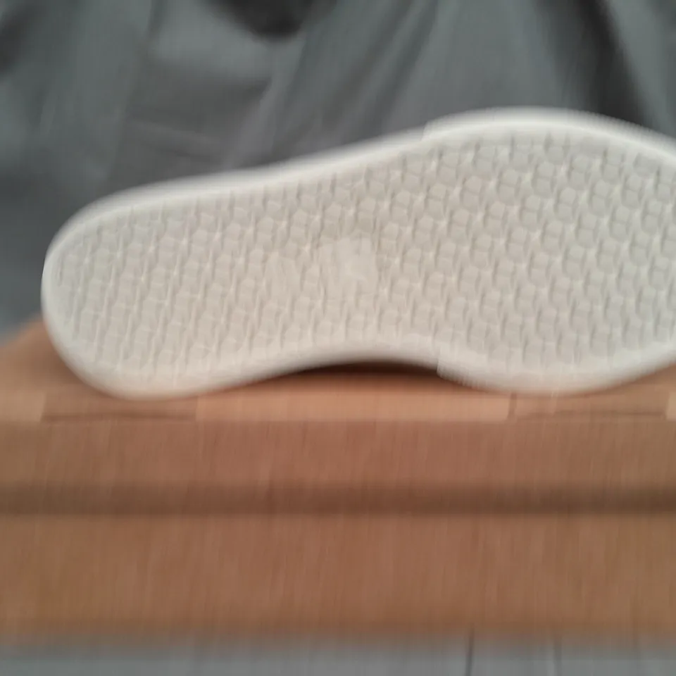 BOXED VEJA CAMPO CJROMEFREE LEATHER EXTRA WHITE TRAINERS - UK 2 