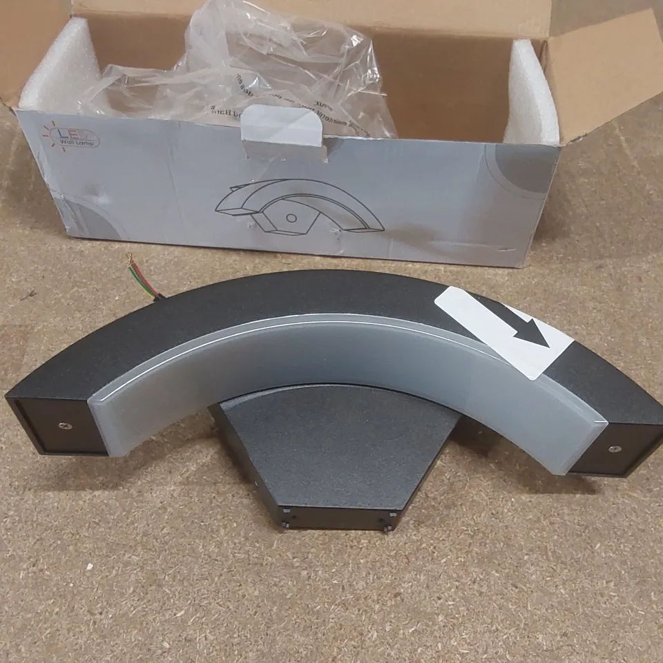 BOXED LED WALL LAMP