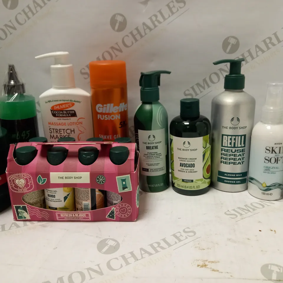 LOT OF APPROX 15 ASSORTED BEAUTY PRODUCTS TO INCLUDE THE BODY SHOP AVOCADO SHOWER CREAM, GILLETTE SHAVE GEL, AVON DRY OIL SPRAY, ETC 