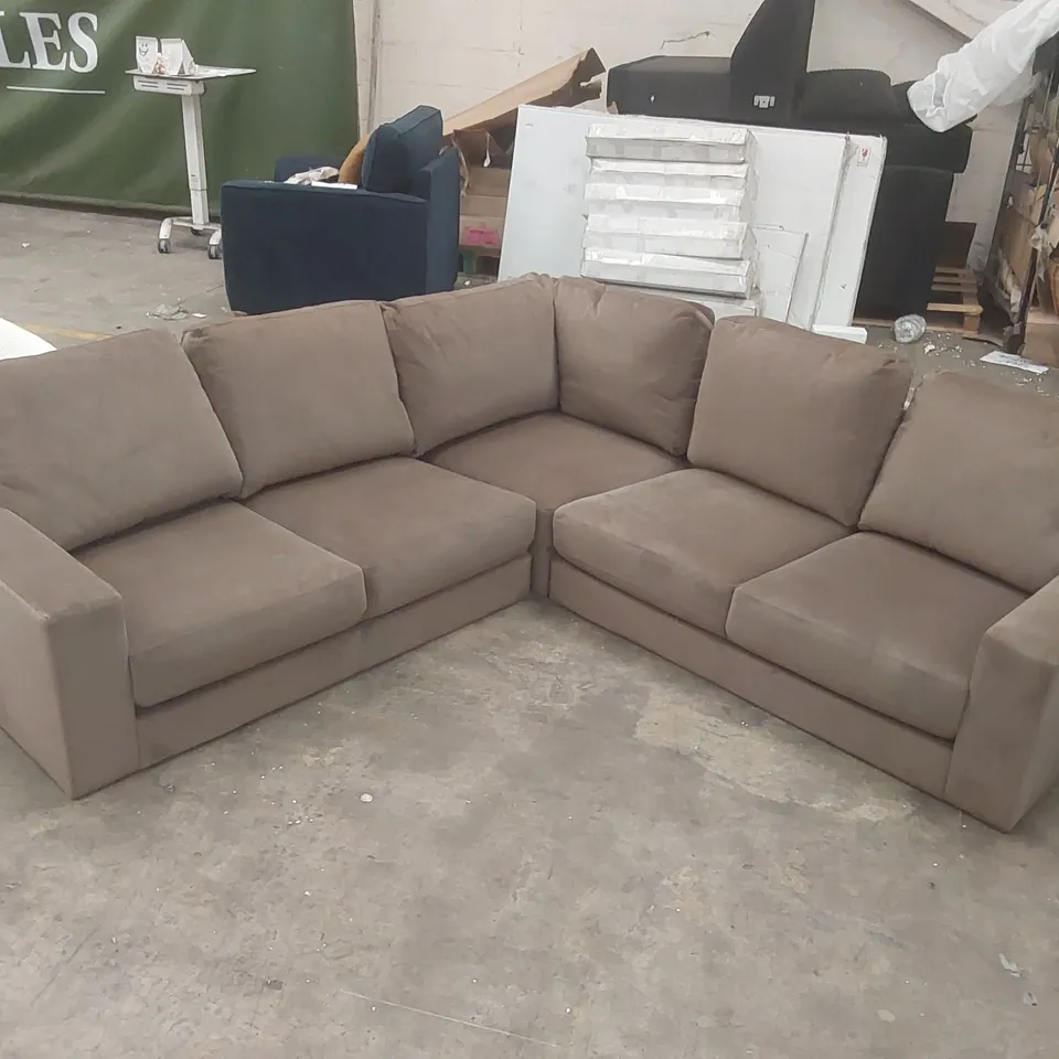 QUALITY DESIGNER VELVET UPHOLSTERED CORNER SOFA