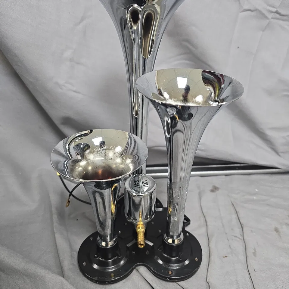 CHROME 3-ARM HORN LIGHT FIXTURE – LOW VOLTAGE 12V 