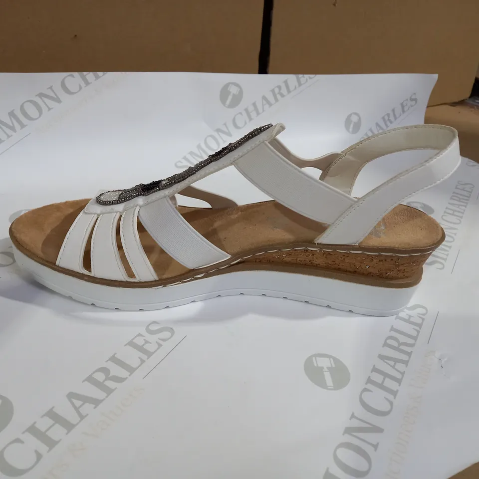 RIEKER WHITE SANDAL SIZE 6.5 