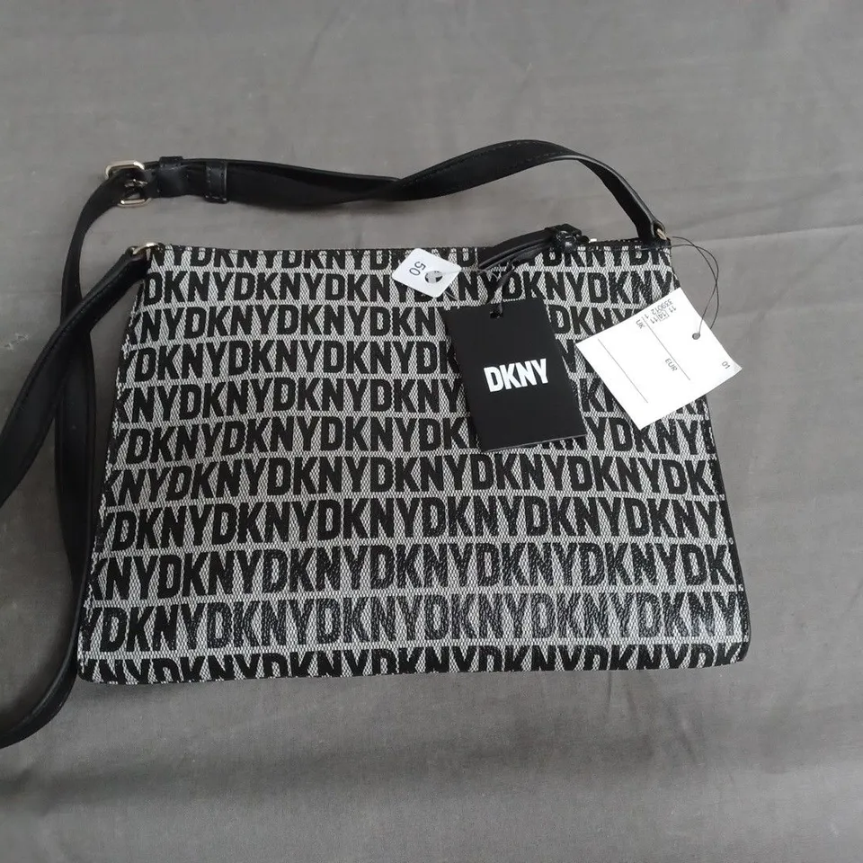 DKNY CROSS BODY SOHO BAG