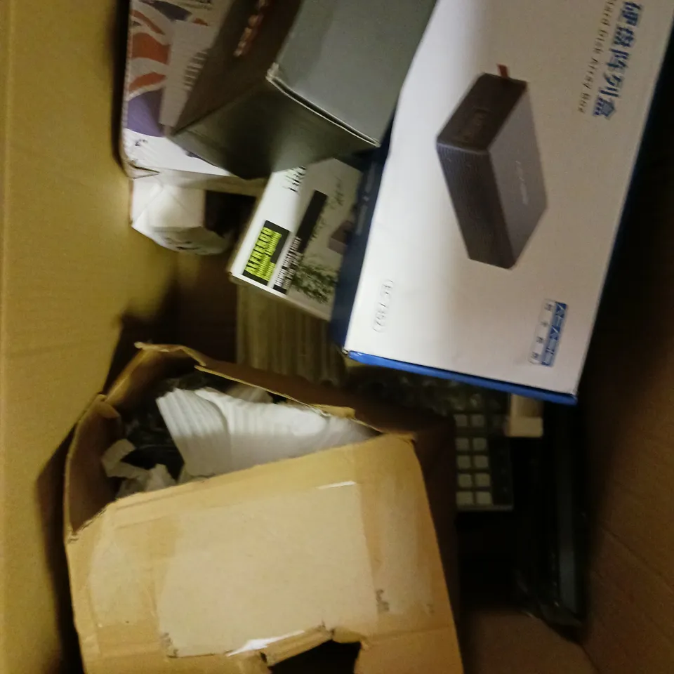 APPROXIMATELY 10 ASSORTED ELECTRICAL PRODUCTS TO INCLUDE HARD DISK ARRAY BOX, BLADELESS NECK FAN, OUTDOOR DOWN WALL LIGHT ETC
