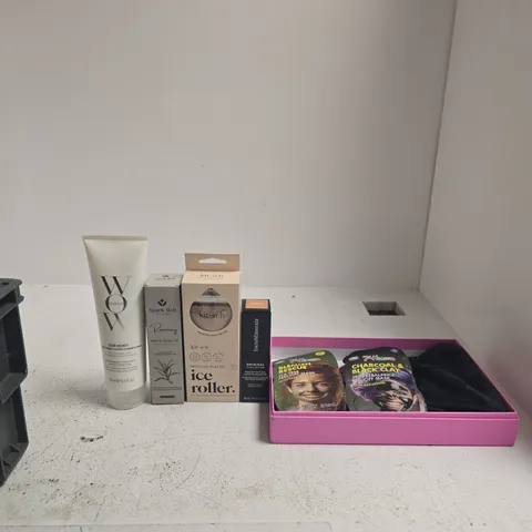 TOTE OF APPROXIMATELY 10 ASSORTED ITEMS INCLUDING 7TH HEAVEN PEEL-OFF MASK, BARE MINERALS RADIANT NATURAL LIQUID FOUNDATION IN SHADE MEDIUM NEUTRAL 3.5 AND KIT.SCH ICE ROLLER