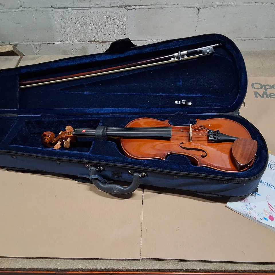 PRUMAVERA 3/4 VIOLIN WITH BOW IN CASE – INCLUDES PRACTICE BOOK