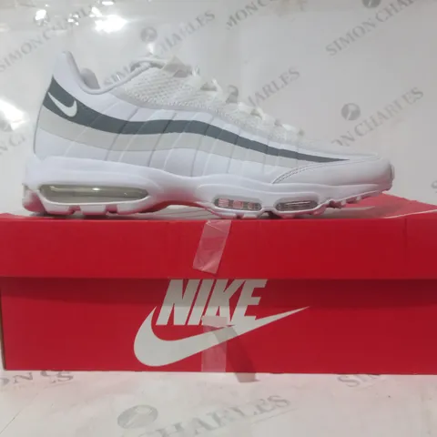 BOXED PAIR OF NIKE AIR MAX 95 ULTRA SHOES IN WHITE/GREY UK SIZE 10