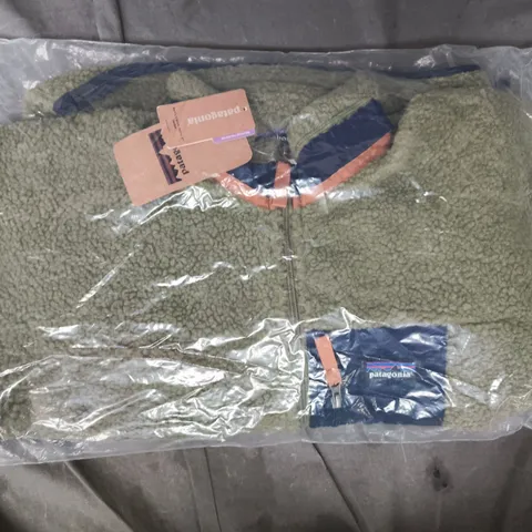 PATAGONIA FLEECE IN GREEN SIZE MEDIUM
