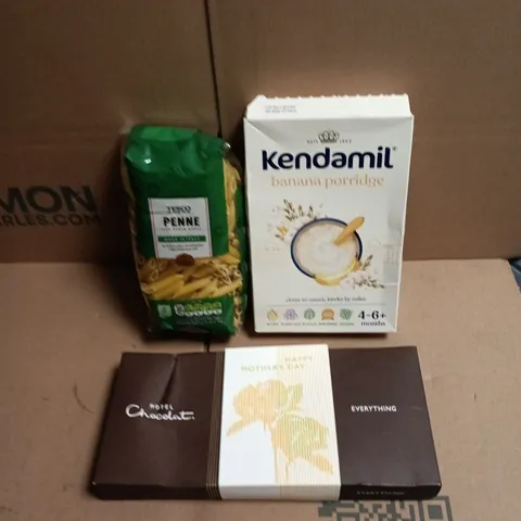 APPROXIMATELY 12 ASSORTED FOOD AND DRINKS ITEMS TO INCLUDE - TESCO PENNE PASTA, KENDAMIL BABYS BANANA PORRIDGE, HOTEL CHOCOLAT CHOCOLATE TRAY ETC 