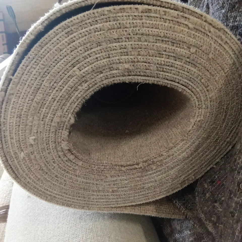 ROLL OF QUALITY HEATHCOTE TAWNY BEECH CARPET // APPROX SIZE: 8.81 x 4m