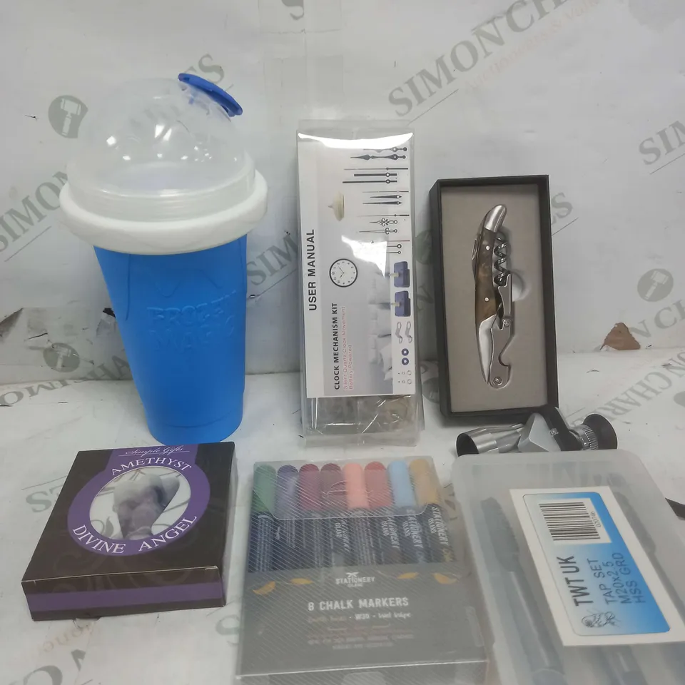 BOX OF APPROXIMATELY 20 ASSORTED COSMETIC ITEMS TO INCLUDE - WINE OPENER, CHALK MARKERS, FROZEN CUP ETC