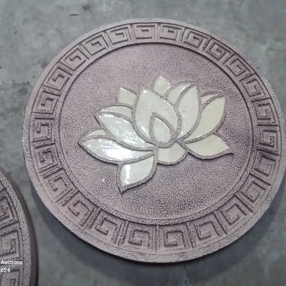 BOXED SET OF 2 FLUORESCENCE STEPPING STONES - LOTUS