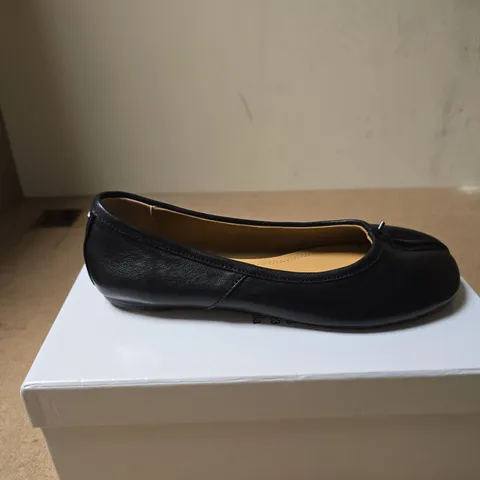 MAISON MARGIELA PARIS UK 4.5 WOMEN'S BLACK LEATHER BALLET FLATS (EU 37) BOXED