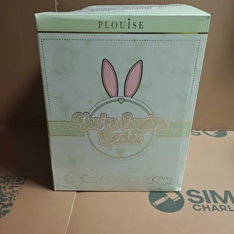 P LOUISE YOU'RE EGGSTRA SPECIAL MAKE-UP GIFT SET – EGG-SHAPED MINT CASE (LASHES & ACCESSORIES)
