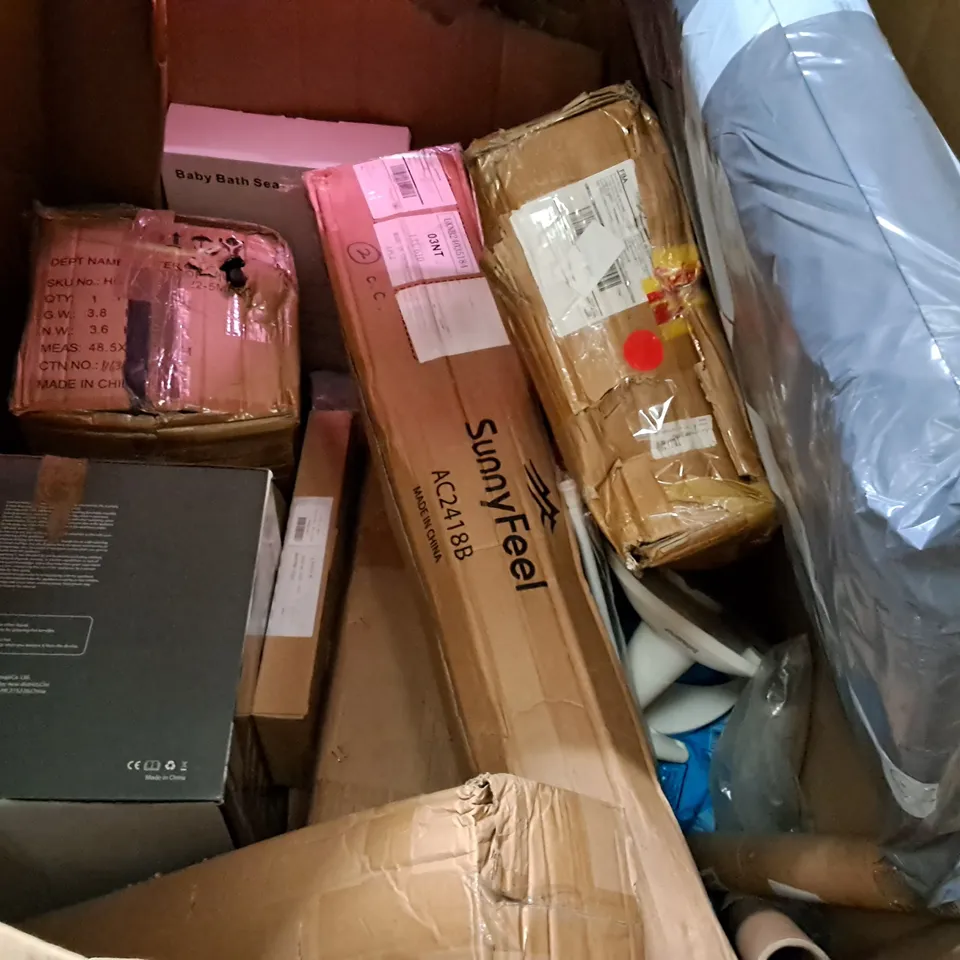 PALLET OF ASSORTED HOUSEHOLD ITEMS TO INCLUDE AIR FRYERS, BABY BATH SEATS AND CEILING LIGHT