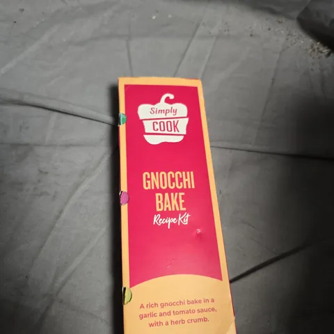 APPROXIMATELY 6 ASSORTED FOOD ITEMS INCLUDING MASONS MEAT JERKY , MYPROTEIN SYRUP AND GNOCCHI BAKE RECIPE KIT