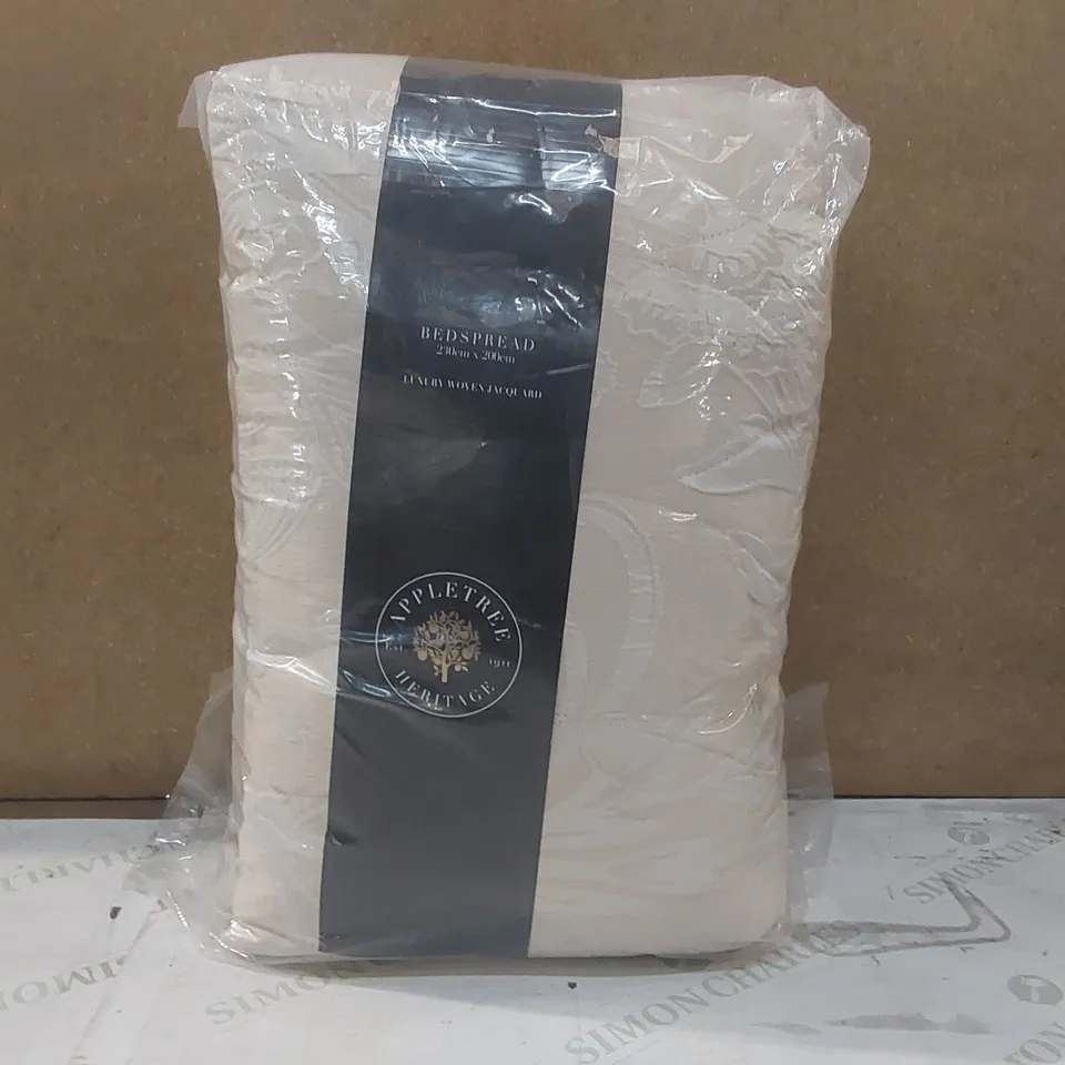 BAGGED POLYESTER FLORAL BEDSPREAD - 230 x 200cm
