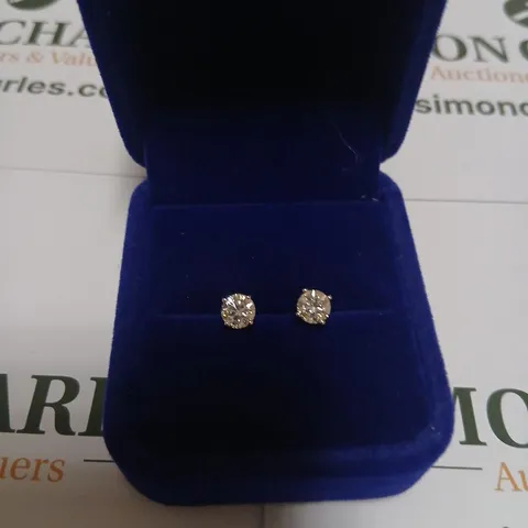 PLATINUM STUDS SET WITH LAB GROWN DIAMONDS WEIGHING +1.07CT