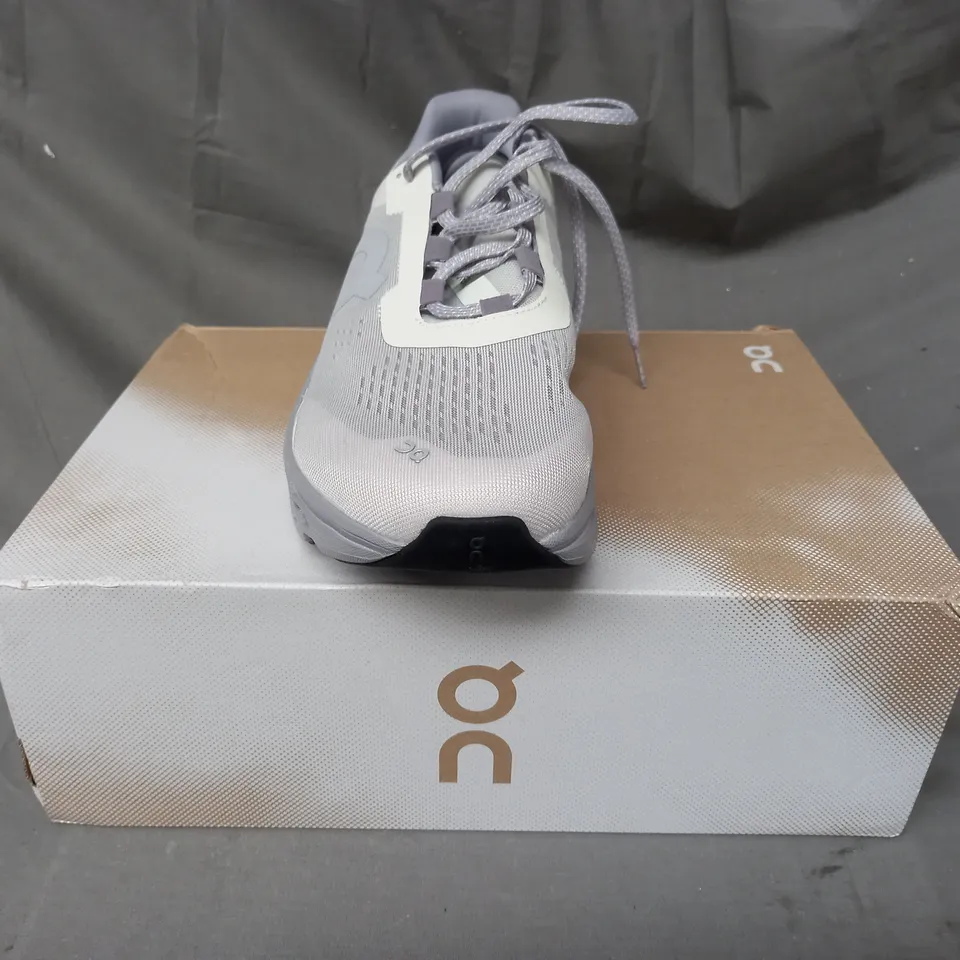 BOXED PAIR OF ON CLOUDMONSTER SHOES IN ICE/ALLOY UK SIZE 11