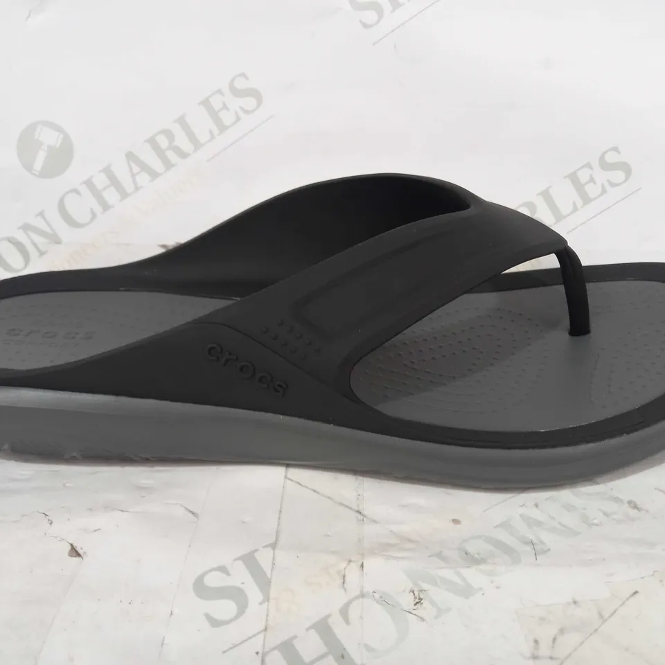 BOXED PAIR OF CROCS SANDALS IN BLACK/GREY SIZE M11