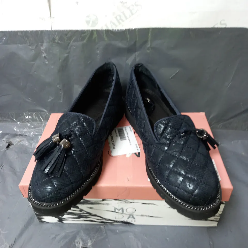 MODA IN PELLE EMMERSON QUILTED LOAFERS NAVY SIZE 6